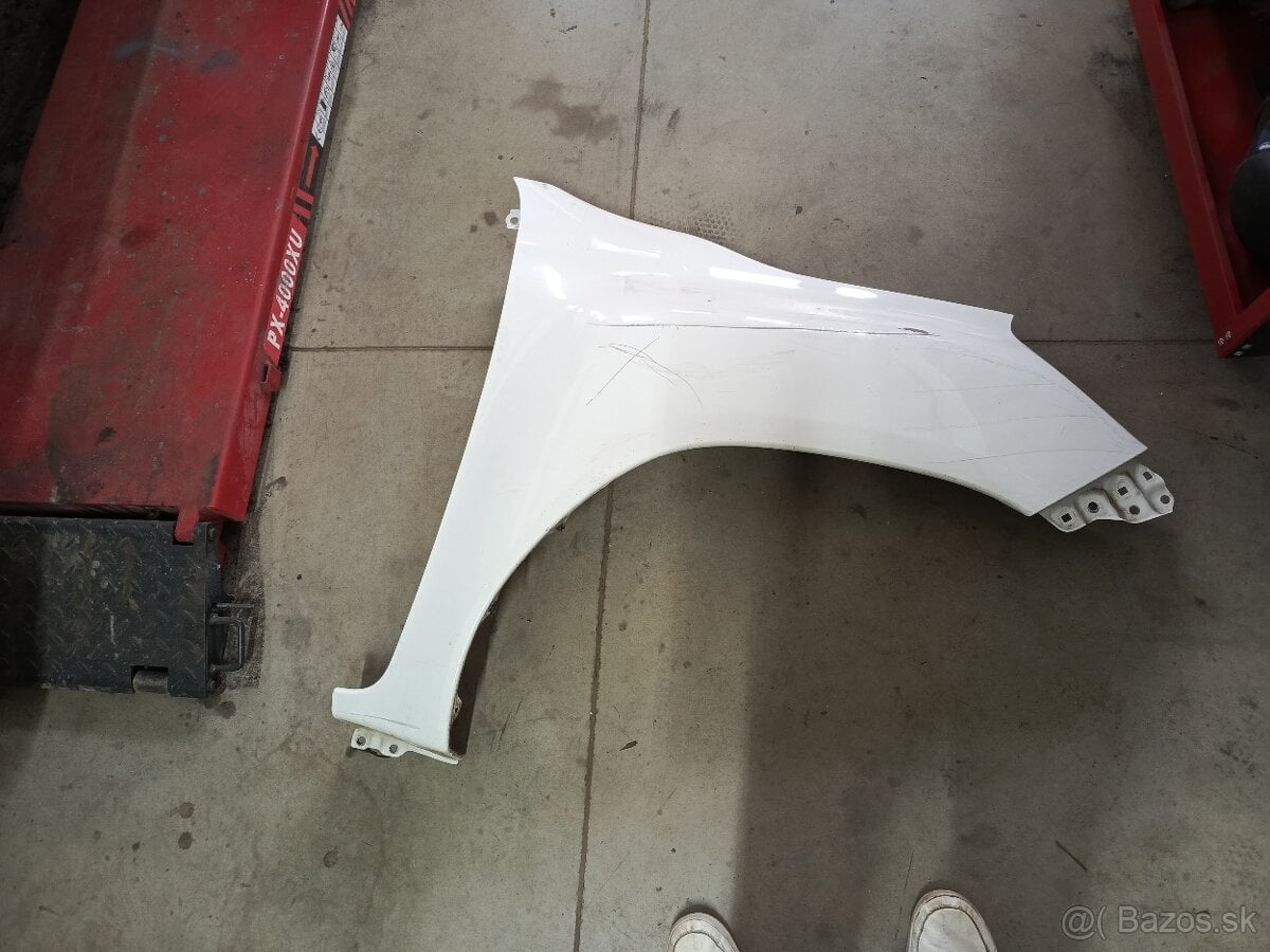 Pravý predný blatník Toyota Hilux