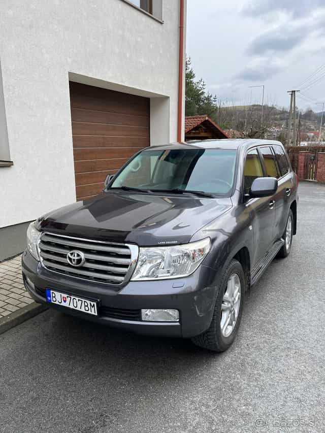 TOYOTA LAND CRUISER 200