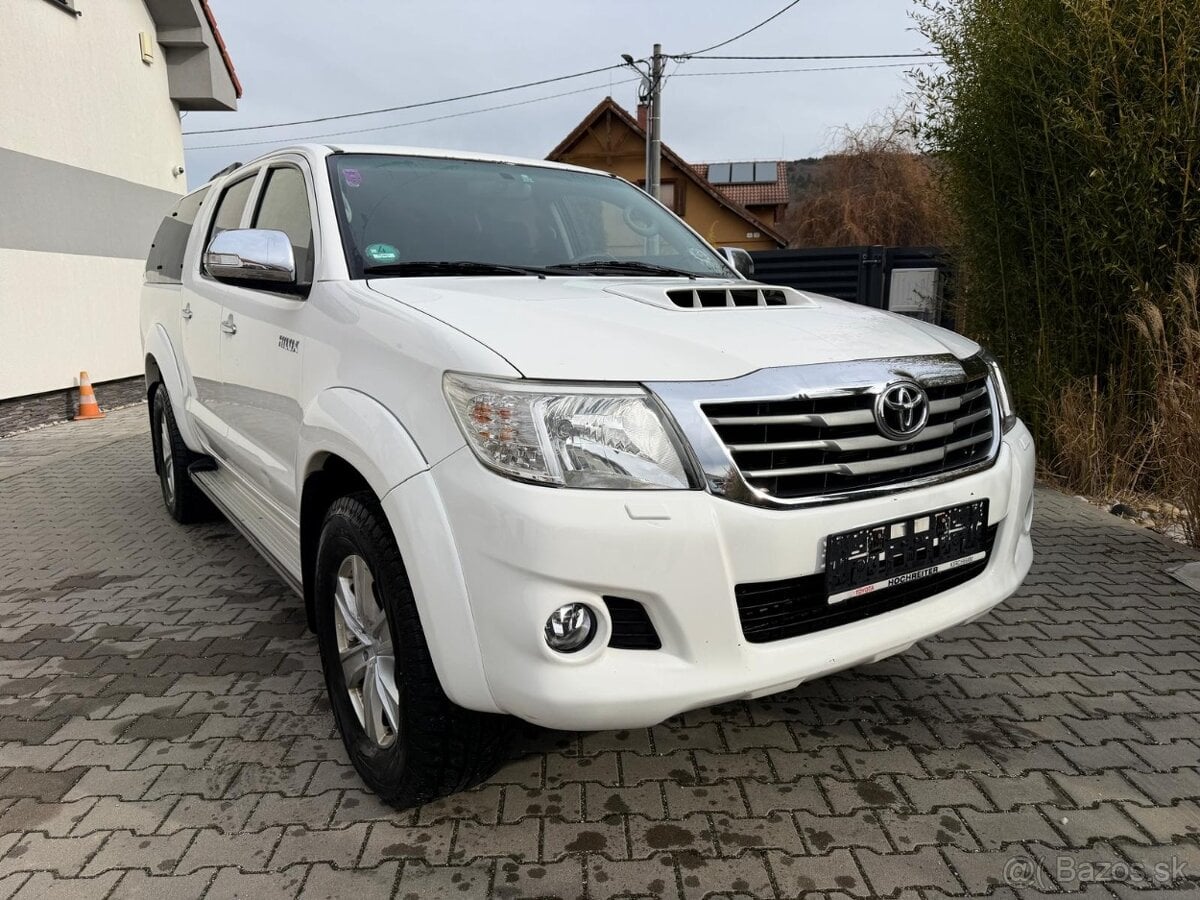 TOYOTA HILUX NA PREDAJ / AJ NA SPLATKY