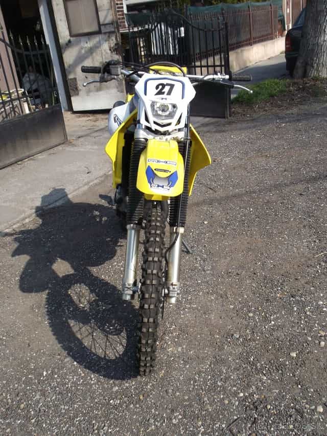 PREDÁM SUZUKI DRZ 400 E -OSTRÁ VERZIA
