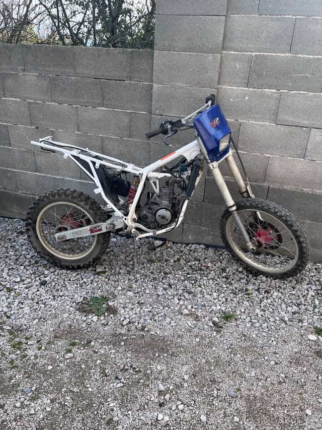 Predám motorku aprillia rx 125 na nahradne diely