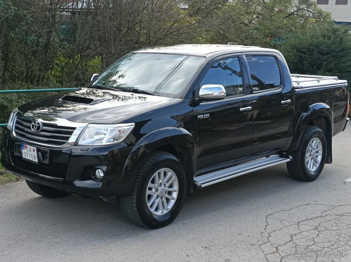 toyota Hilux 3.0 4x4 manuál