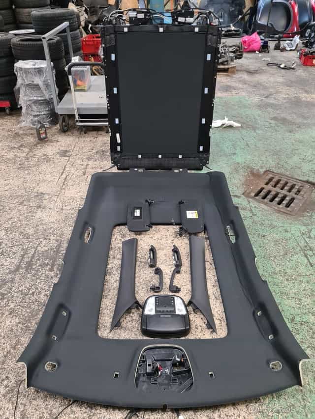Čierny strop + strešné okno Jeep Grand Cherokee WK2