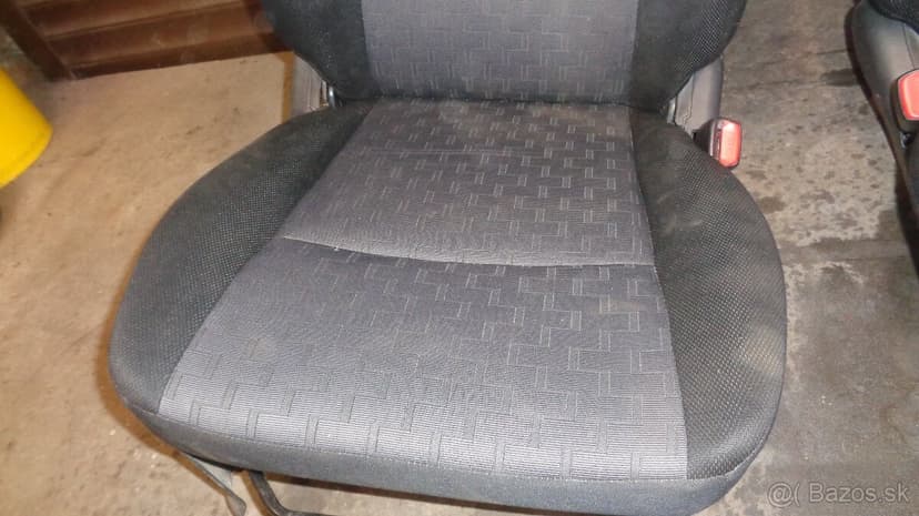 Suzuki Jimny sedačky predné + zadné