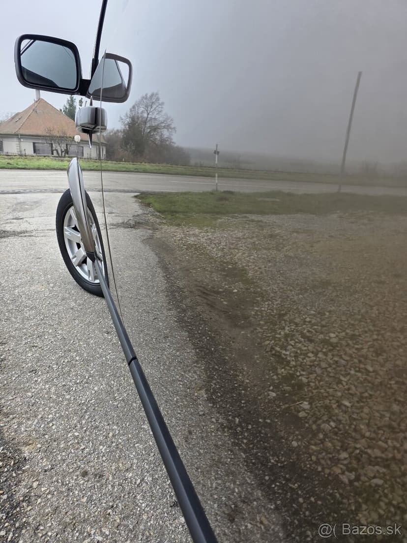 Land Rover Discovery 4 3.0 TDV6 NEPOJAZDNÝ