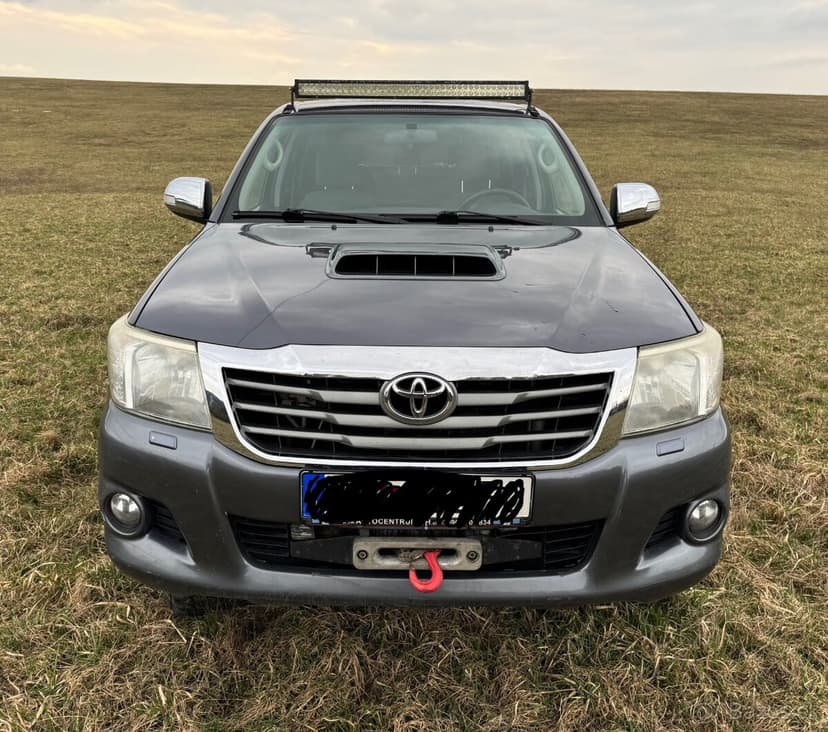 TOYOTA HILUX
