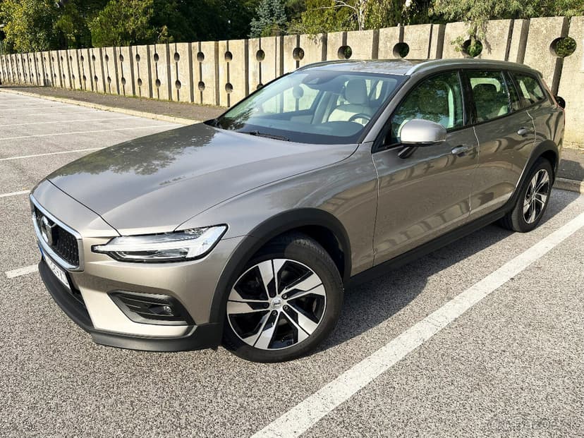 99tis Volvo V60 CROSS COUNTRY AWD A/T 2.0l B4 145KW