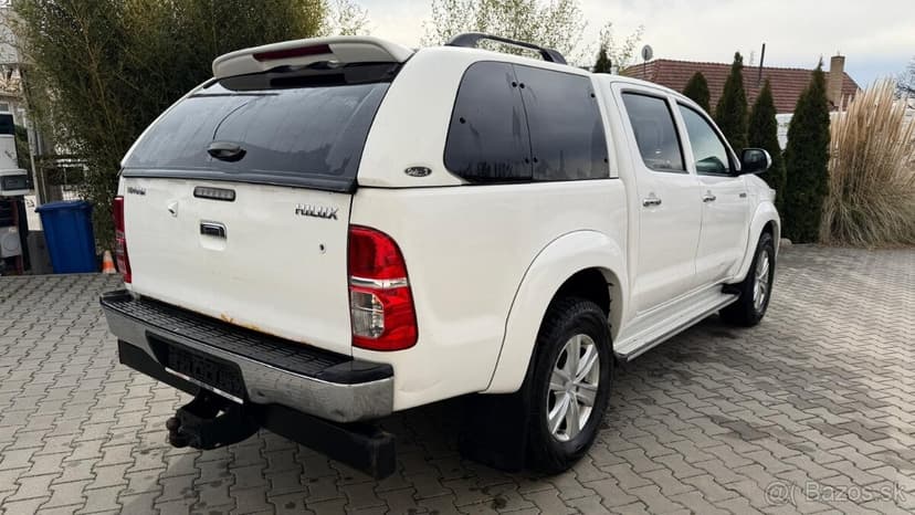 TOYOTA HILUX NA PREDAJ / AJ NA SPLATKY