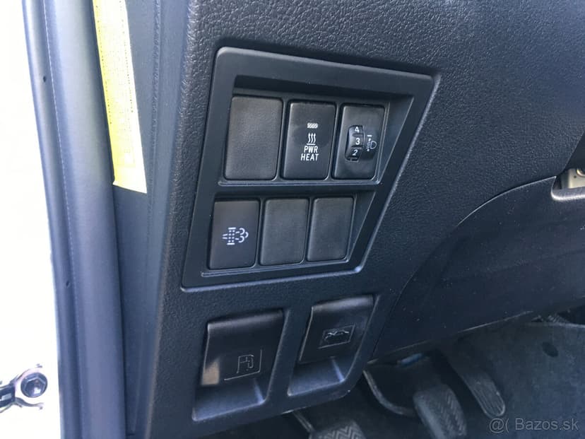 Toyota Hilux 2.8 D-4D Active 4x4 6MT, odpočet DPH