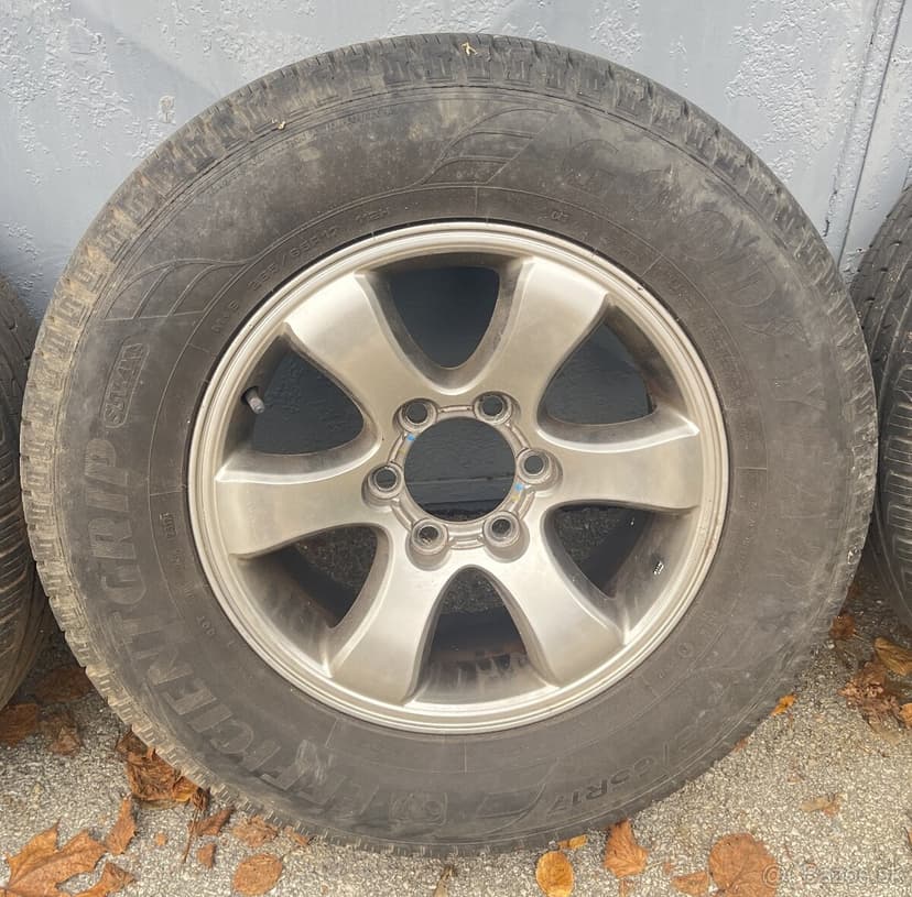 Predam 4ks Toyota Land Cruiser kolesa 265/65 R17 +Good Year