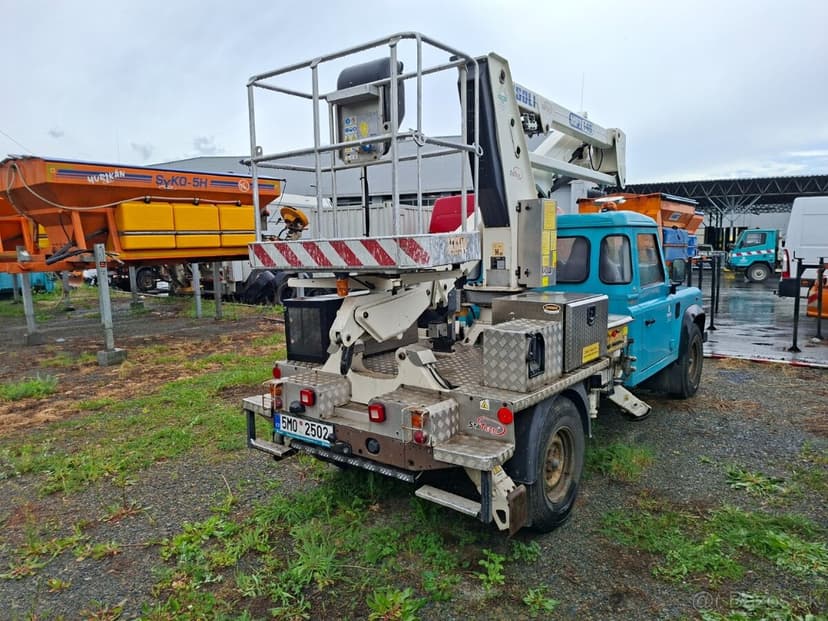 LAND ROVER DEFENDER 130