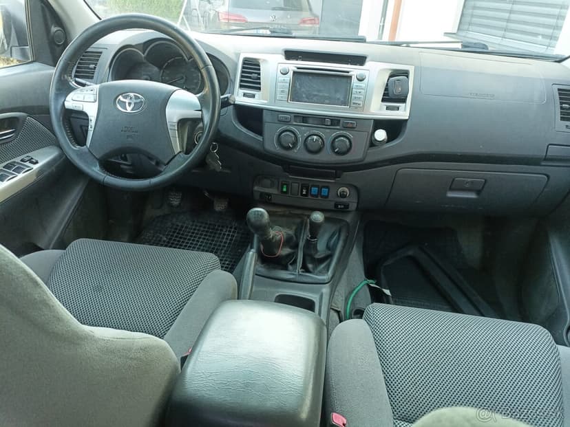 TOYOTA HILUX - NA PREDAJ / aj na splatky