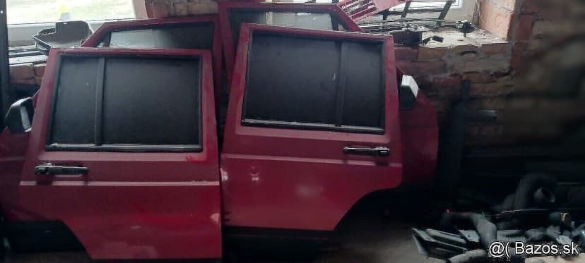 JEEP CHEROKEE XJ- 4x dvere + piate dvere,nárazník a pod.