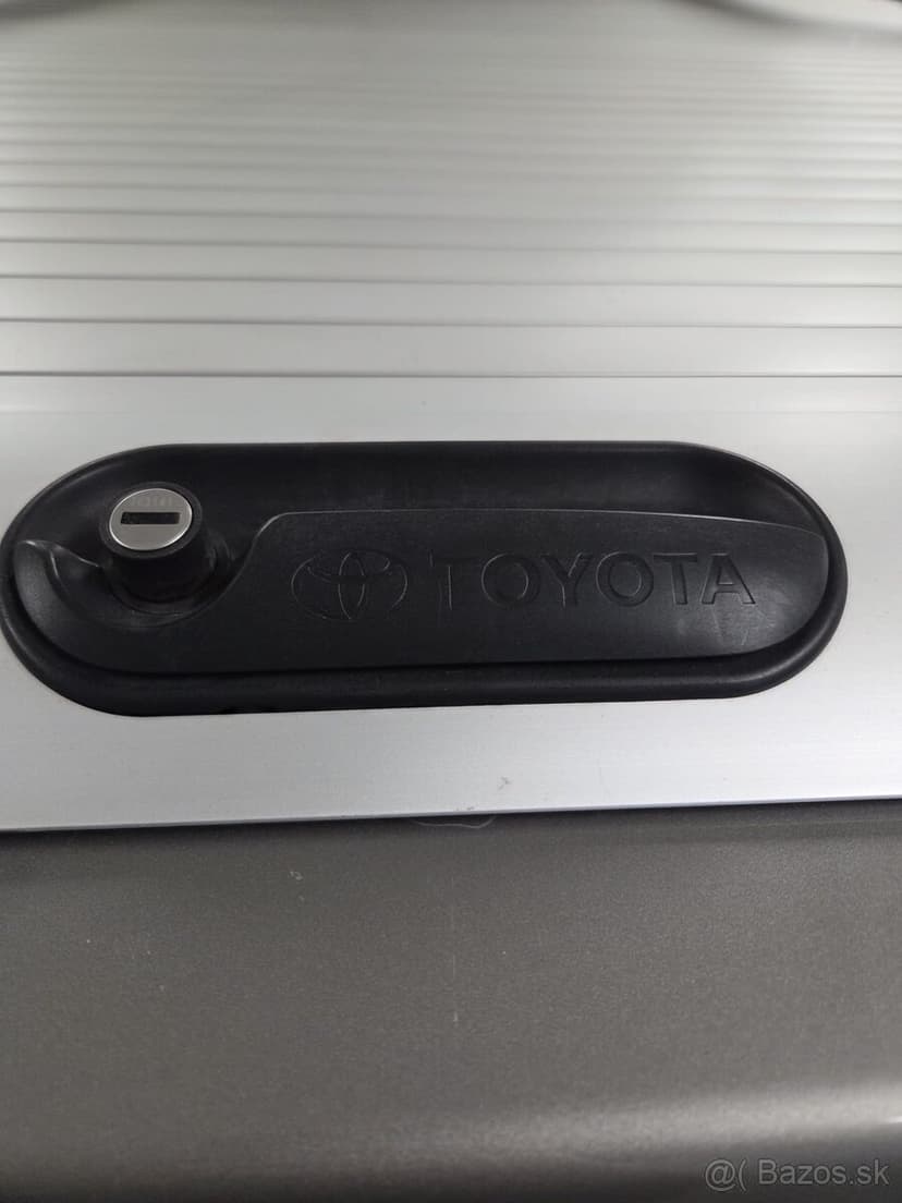 Toyota Hilux hardtop